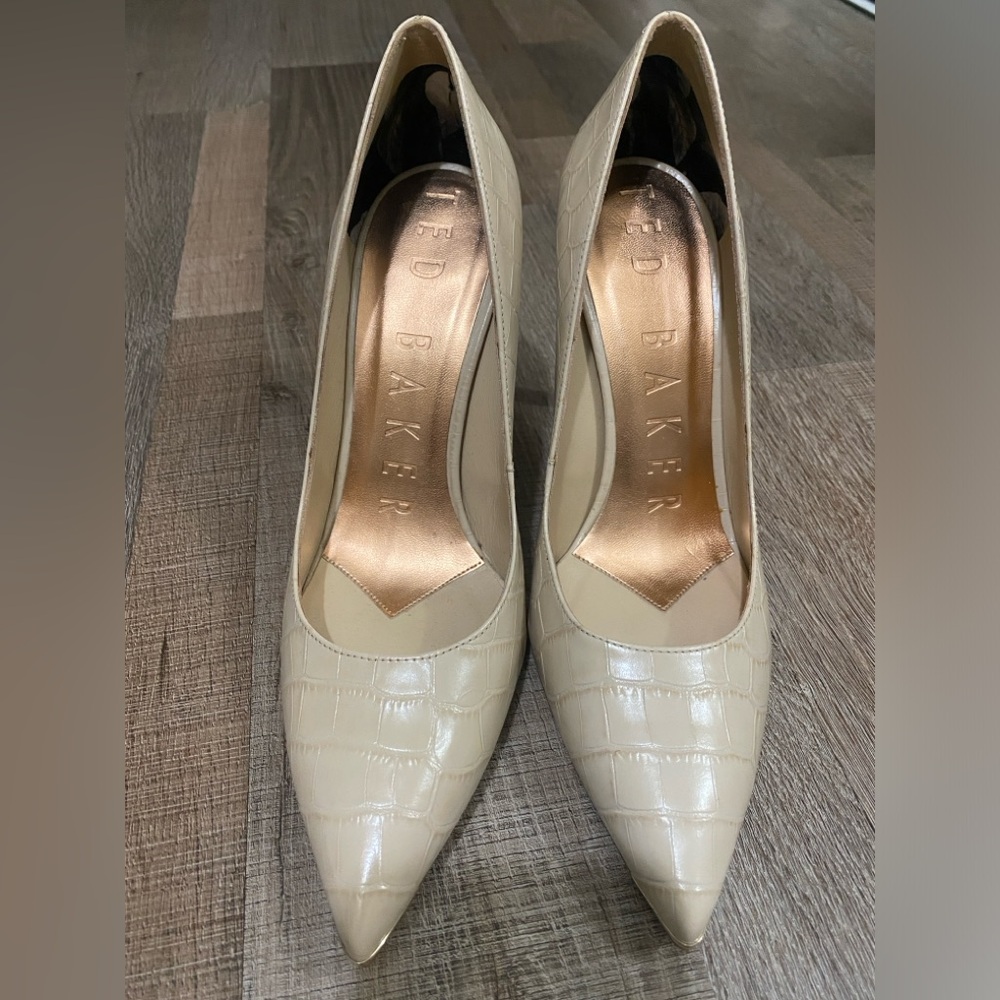 Ted Baker London Nude Imitation Croc size 40 1/2